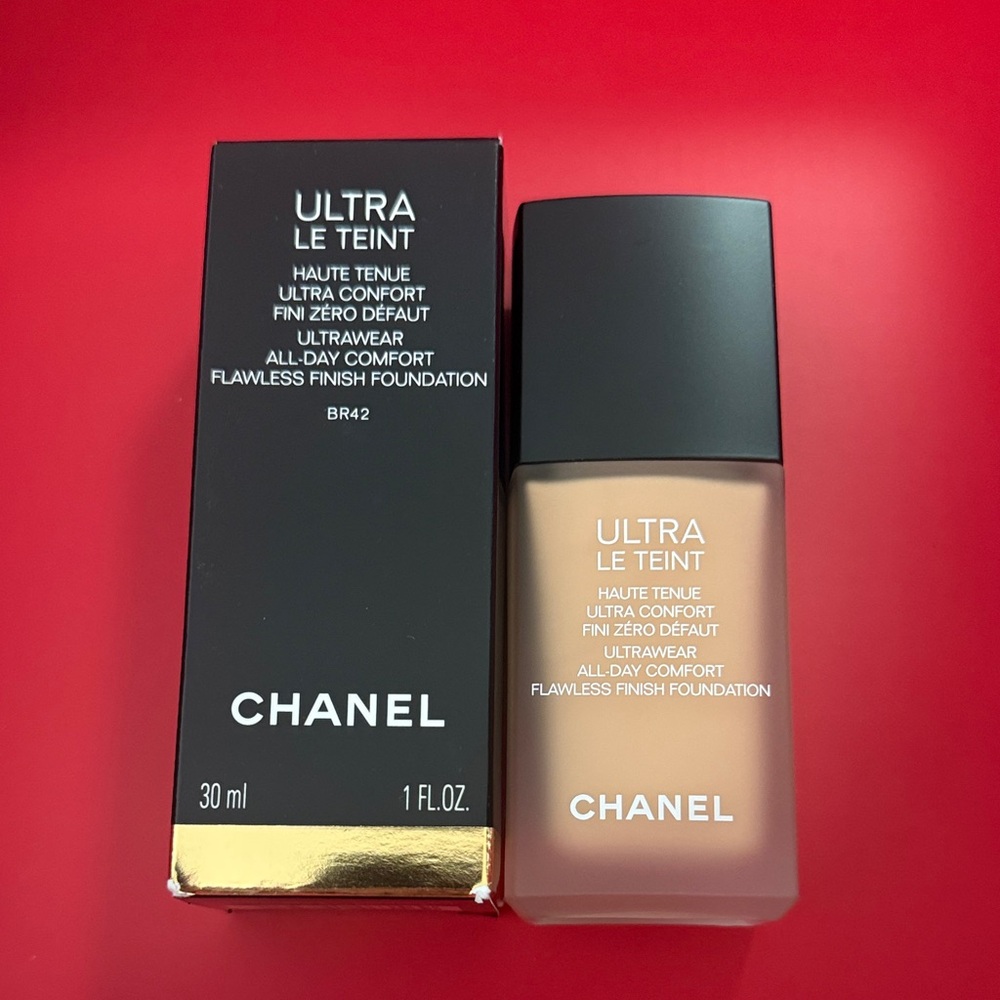 CHANEL Ultra Le Teint Foundation BR42